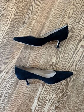 Manolo Blahnik Black Suede Pointed Toe Pumps. Size  38